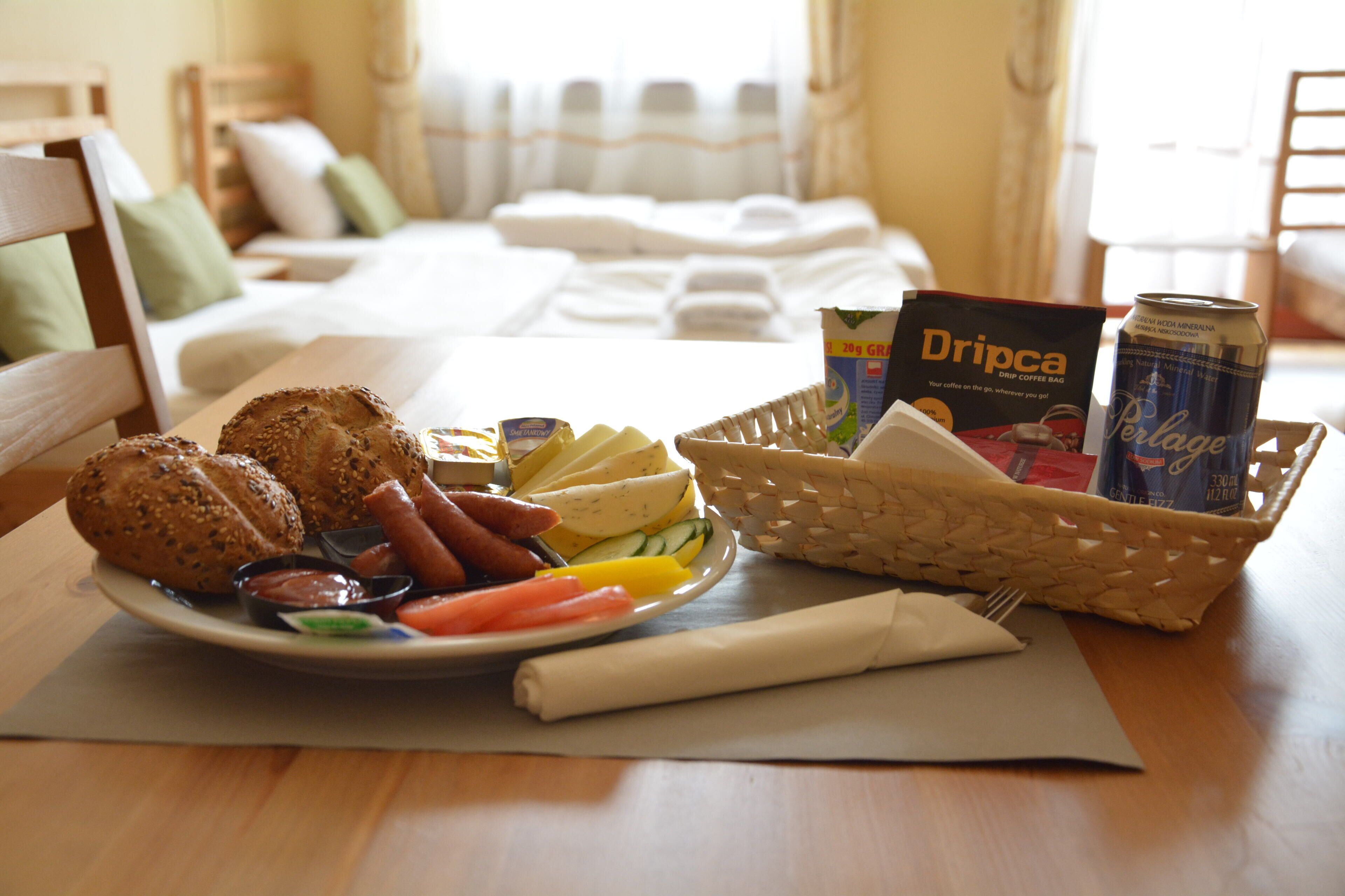 daily continental breakfast (pln 30 per person)