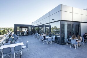 Porch - Residencia Universitaria Resa Erasmo (Madrid)