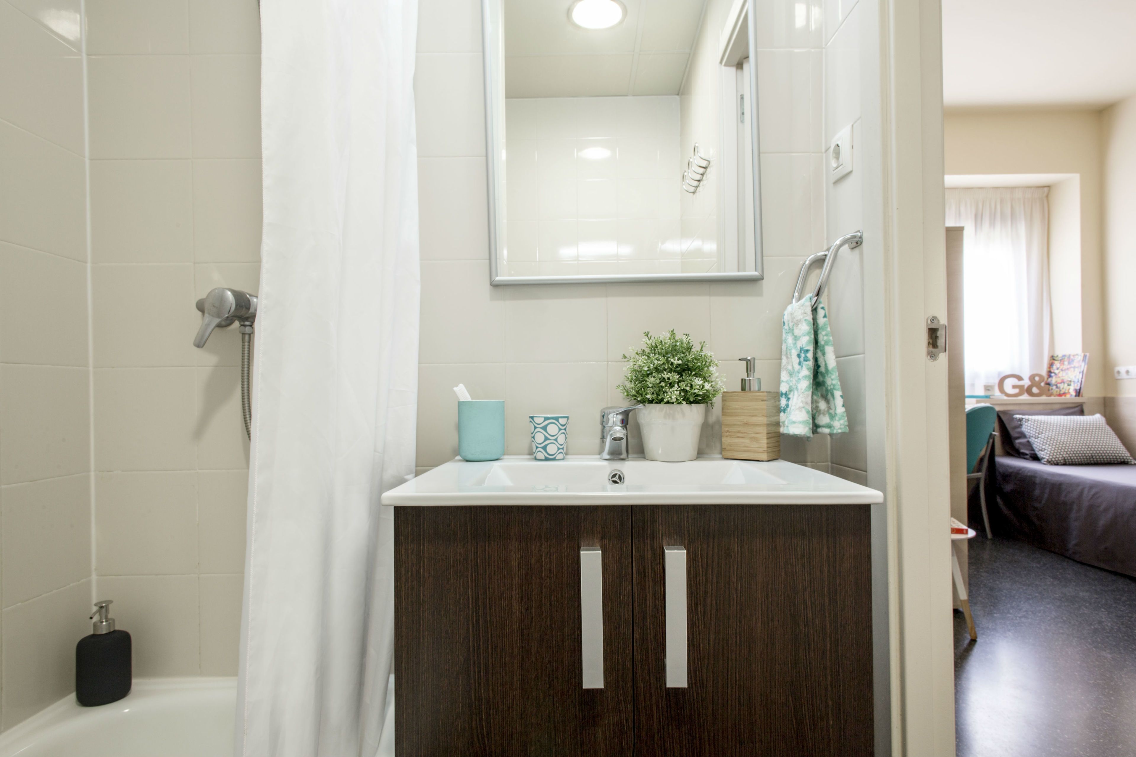 classic studio (double ) | bathroom | shower, free toiletries, towels