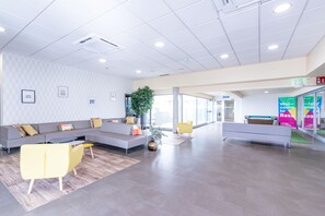 Lobby sitting area - Residencia Universitaria Resa Erasmo (Madrid)