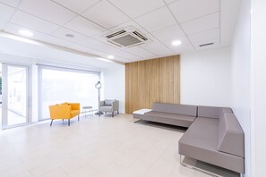 Lobby sitting area - Residencia Universitaria Resa Erasmo (Madrid)