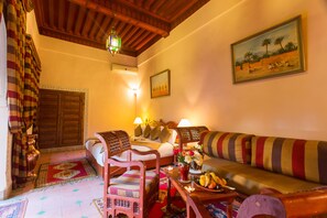 Royal Suite | Premium bedding, in-room safe, individually decorated - Riad Amina (Marrakech)