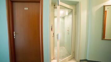 Shower, free toiletries, hair dryer