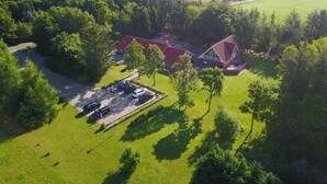 An aerial view of a large property with a main building, a parking area, and surrounding greenery. - Egebjerggaard Bed & Breakfast (Varde)