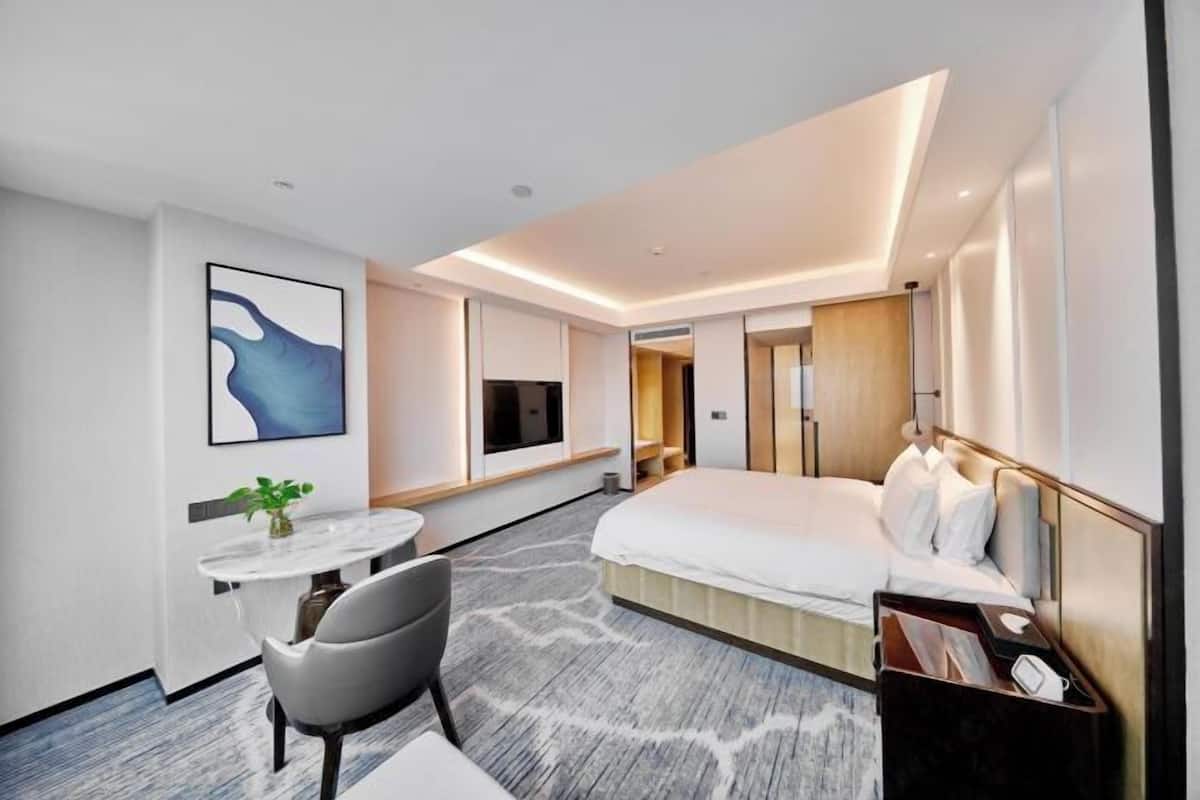 Minibar, in-room safe, desk, blackout curtains
