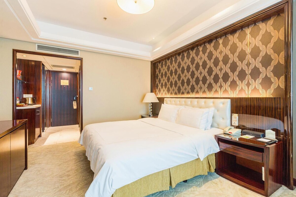 Minibar, in-room safe, desk, blackout curtains