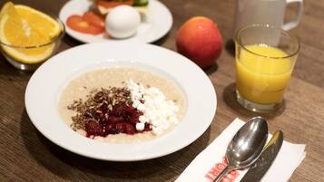 Bao gồm bữa sáng buffet hàng ngày