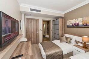 Premium bedding, minibar, in-room safe, desk - Alphonse Hotel (Istanbul)