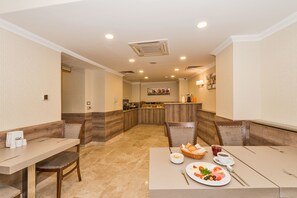 Free daily buffet breakfast