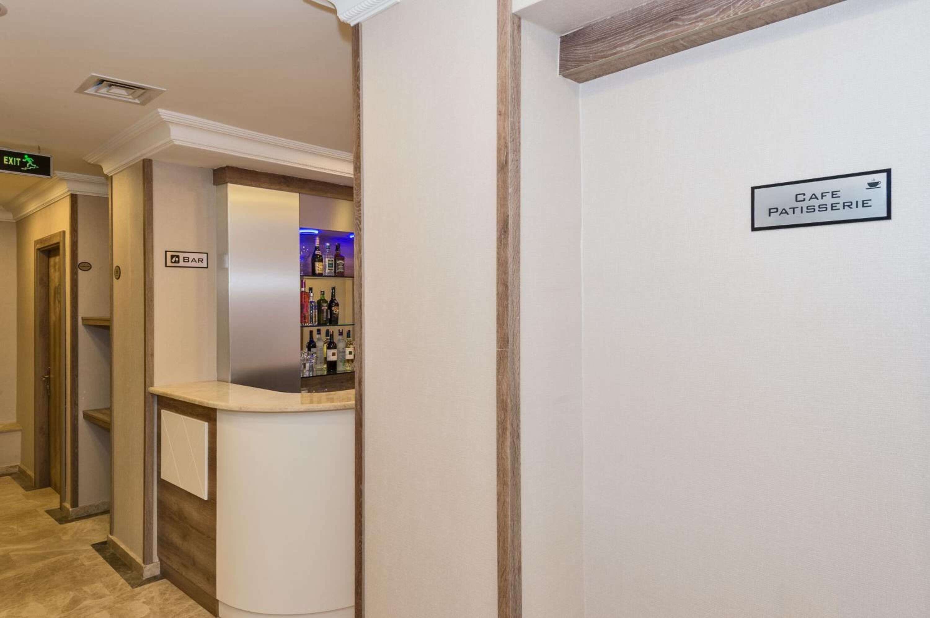 Photo - Alphonse Hotel