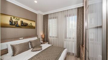 Rúmföt af bestu gerð, míníbar, öryggishólf í herbergi, skrifborð