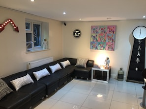 Lobby lounge - Mapesbury Hostel (London)