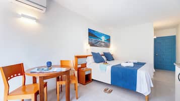 Cofres nos quartos, escrivaninha, Wi-Fi de cortesia, roupa de cama