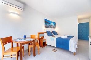 Coffres-forts dans les chambres, bureau, Wi-Fi gratuit, draps fournis