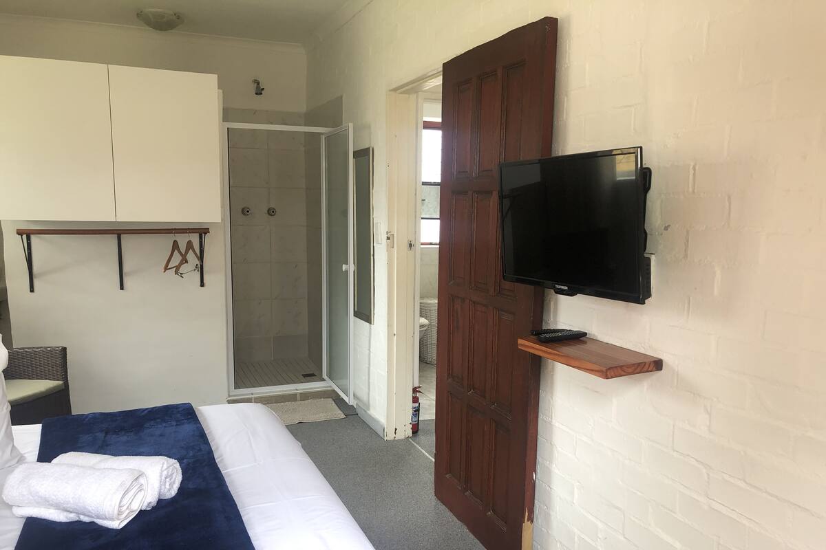 Shower, free toiletries, hair dryer, towels