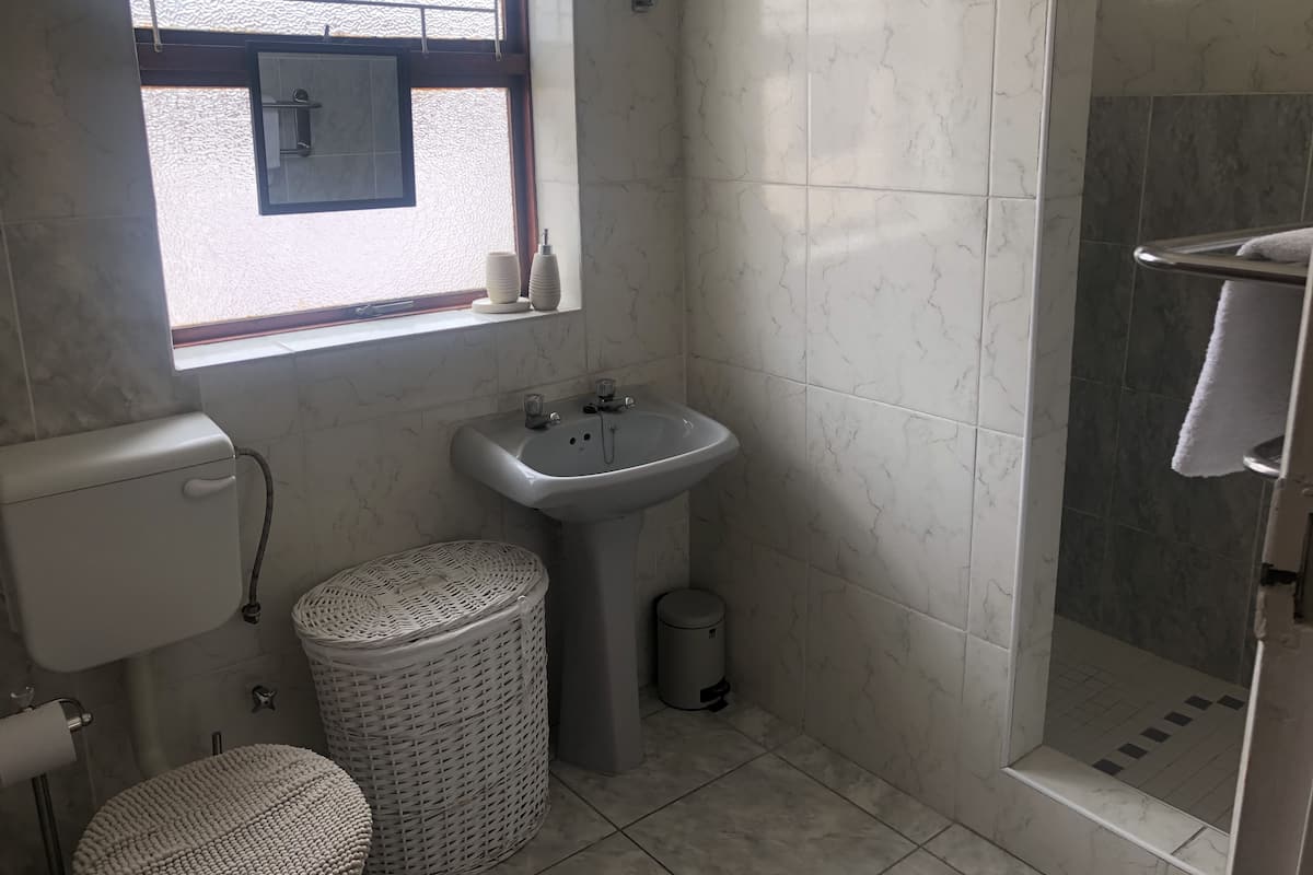 Basic-Doppelzimmer | Badezimmer