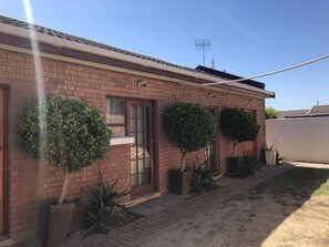 Property grounds - One One Guesthouse (Cape Town)