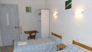 A bedroom with two beds, a desk, and a wardrobe. - Hôtel Saint Christophe (Lourdes)