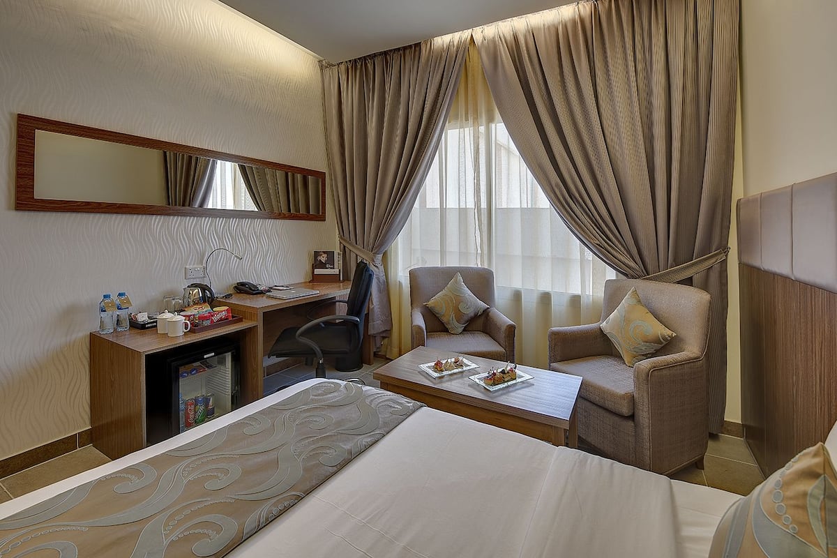 standard room | minibar, in-room safe, individually decorated, individually furnished