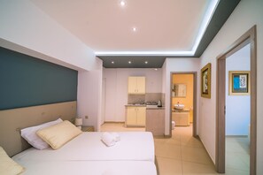 Superior Apartment | Private kitchenette | Fridge, oven, stovetop, coffee/tea maker - Laplaya Beach (Hersonissos)