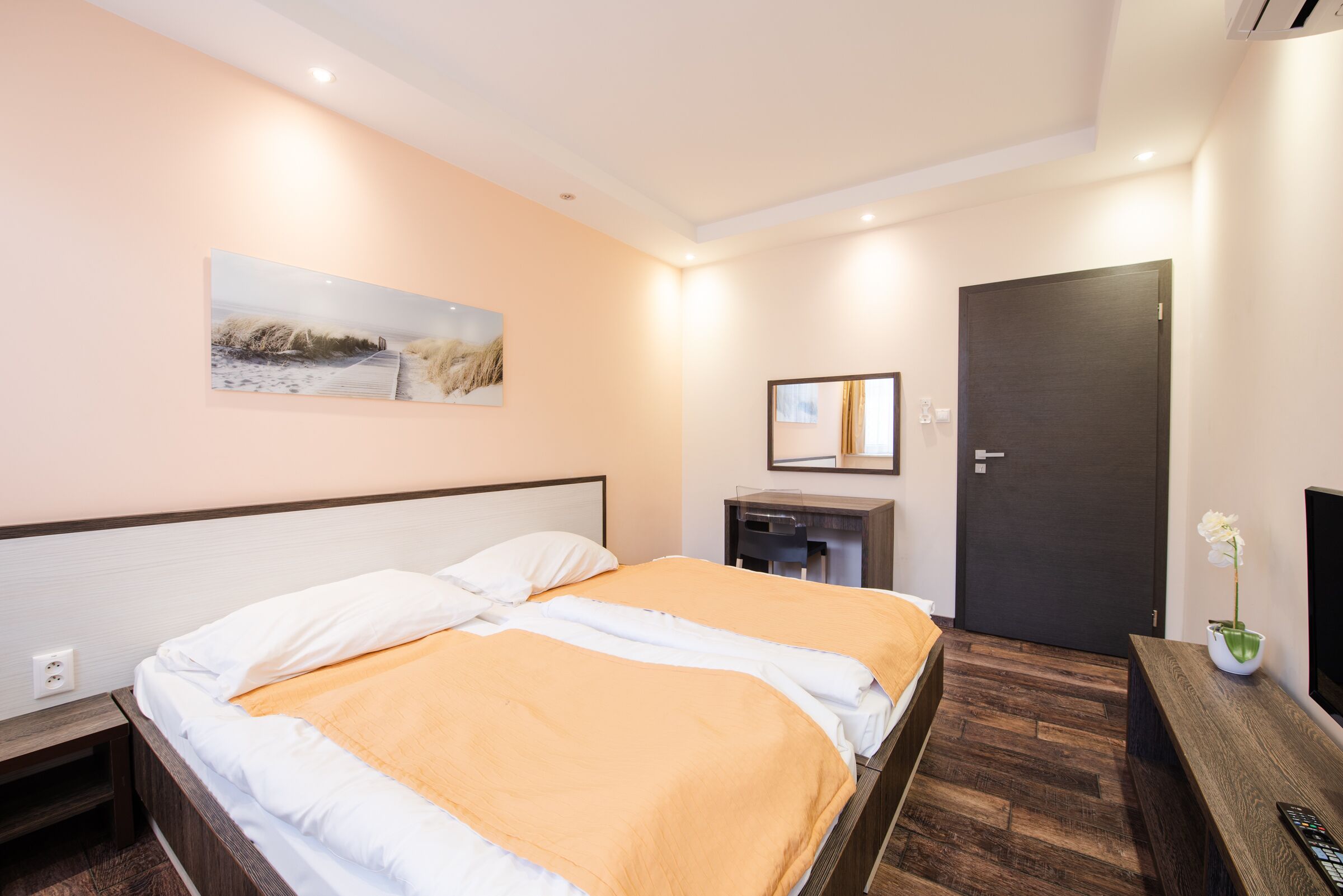Luxury Apartment, 4 Bedrooms | Premium bedding, in-room safe, desk, iron/ironing board