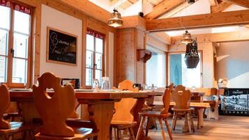 2 restaurants, lunch, dinner served; local cuisine