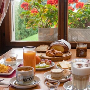 Daily local cuisine breakfast for a fee