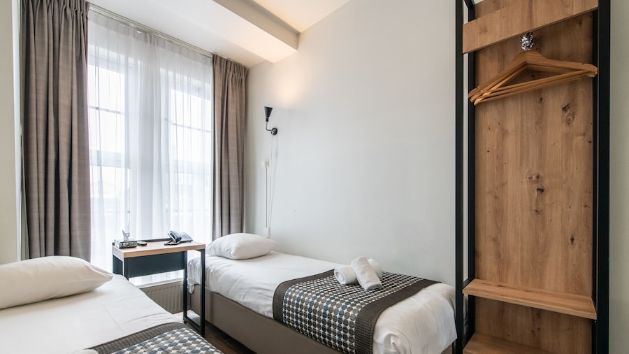 Acostar Hotel