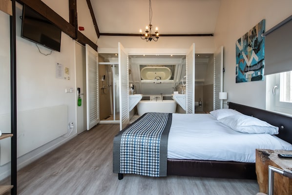 Chambre Deluxe double | Coffre-fort, fer et planche Ă repasser, accĂšs au Wi-Fi (inclus)