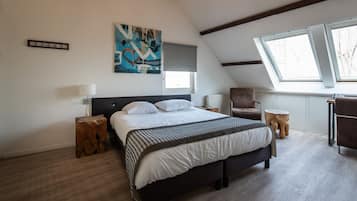 Deluxe Double Room | In-room safe, iron/ironing board, free WiFi, bed sheets