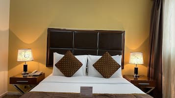 1 Schlafzimmer, hochwertige Bettwaren, Zimmersafe, Schreibtisch