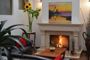 Fireplace - Casa Regis Apartamentos Amoblados (Bogotá)