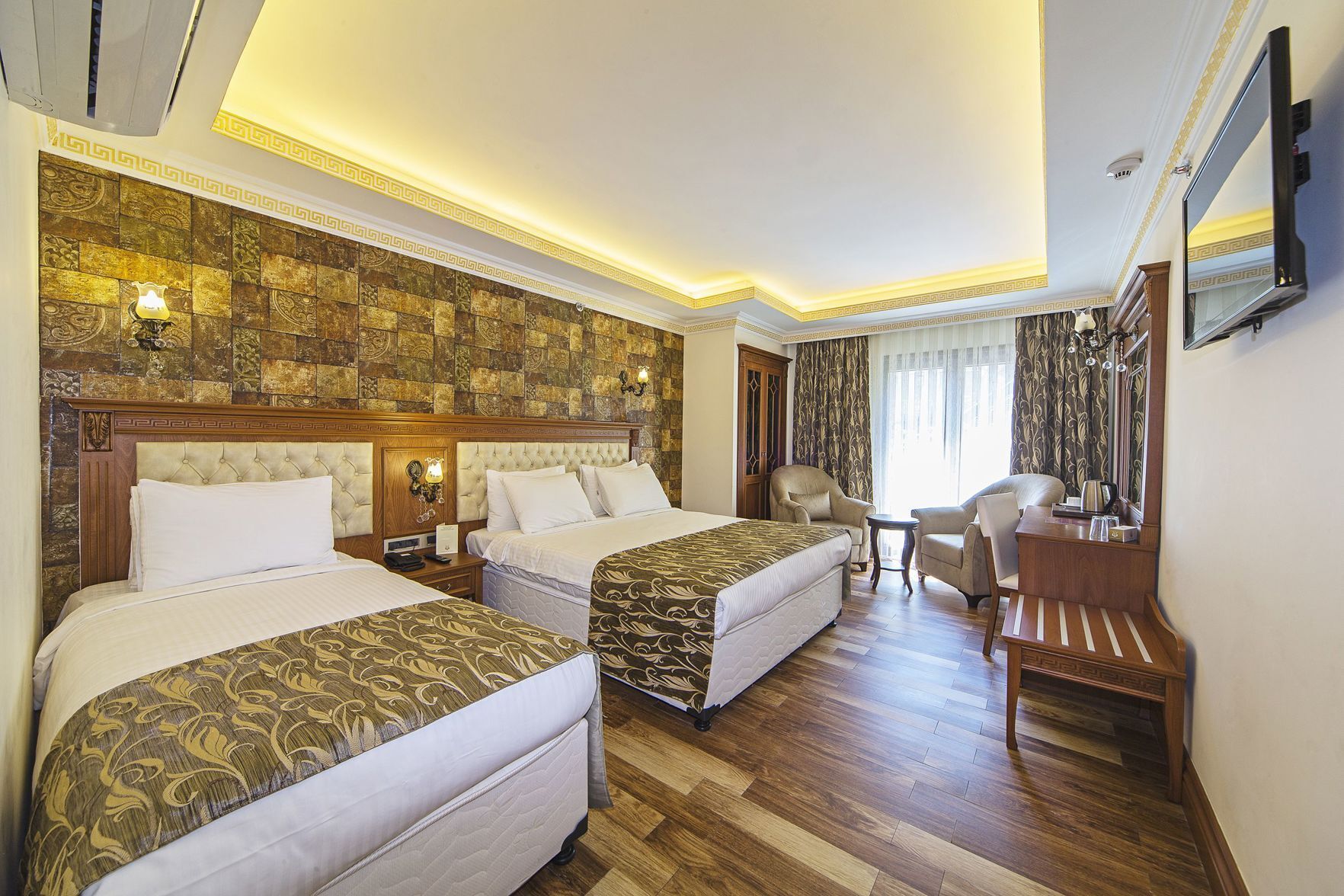 Minibar, caja fuerte, cortinas opacas y sistema de insonorización