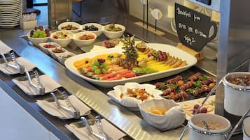 含每日吃到飽早餐