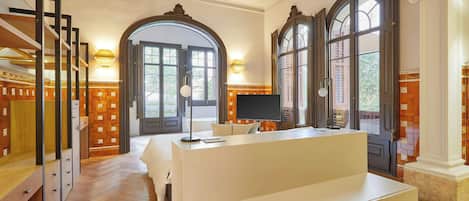 1 bedroom, individually decorated, individually furnished