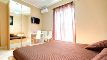 Double Room, Private Bathroom | Desk, laptop workspace, free WiFi, bed sheets