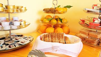 包含每日自助早餐