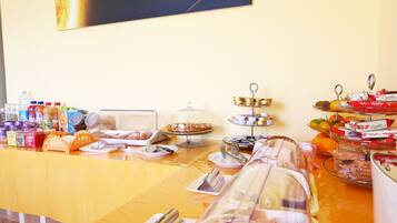 Free daily buffet breakfast