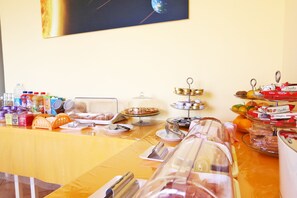 Free daily buffet breakfast