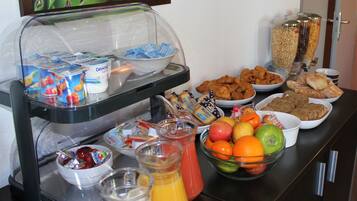 Continental breakfast on weekdays (EUR 10 per person)