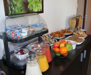 Evrópskur morgunverður á virkum dögum (10 EUR á mann)