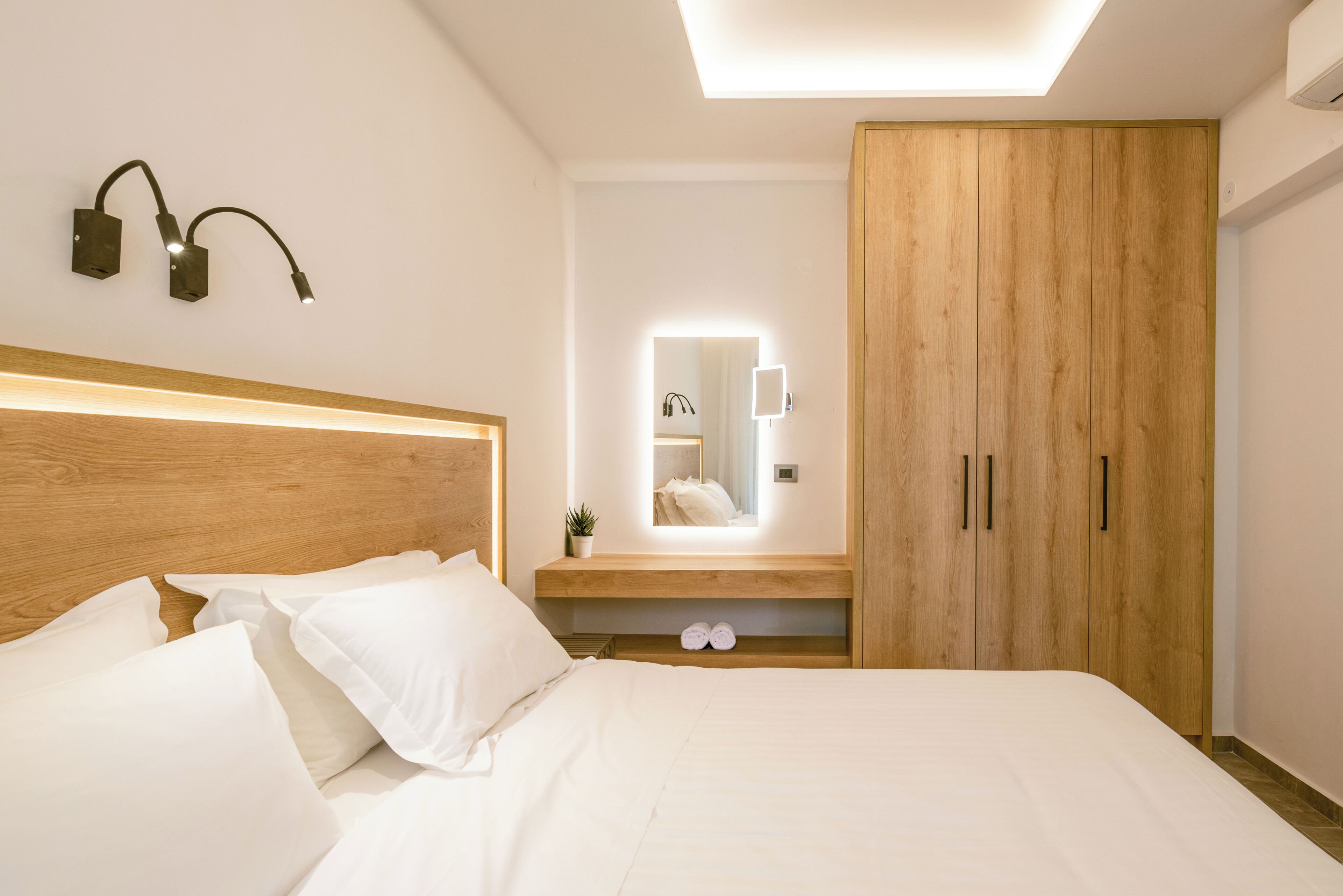 Deluxe Apartment | Pillowtop beds, in-room safe, blackout drapes, soundproofing