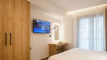 Comfort Studio | Pillow-top beds, in-room safe, blackout curtains, soundproofing