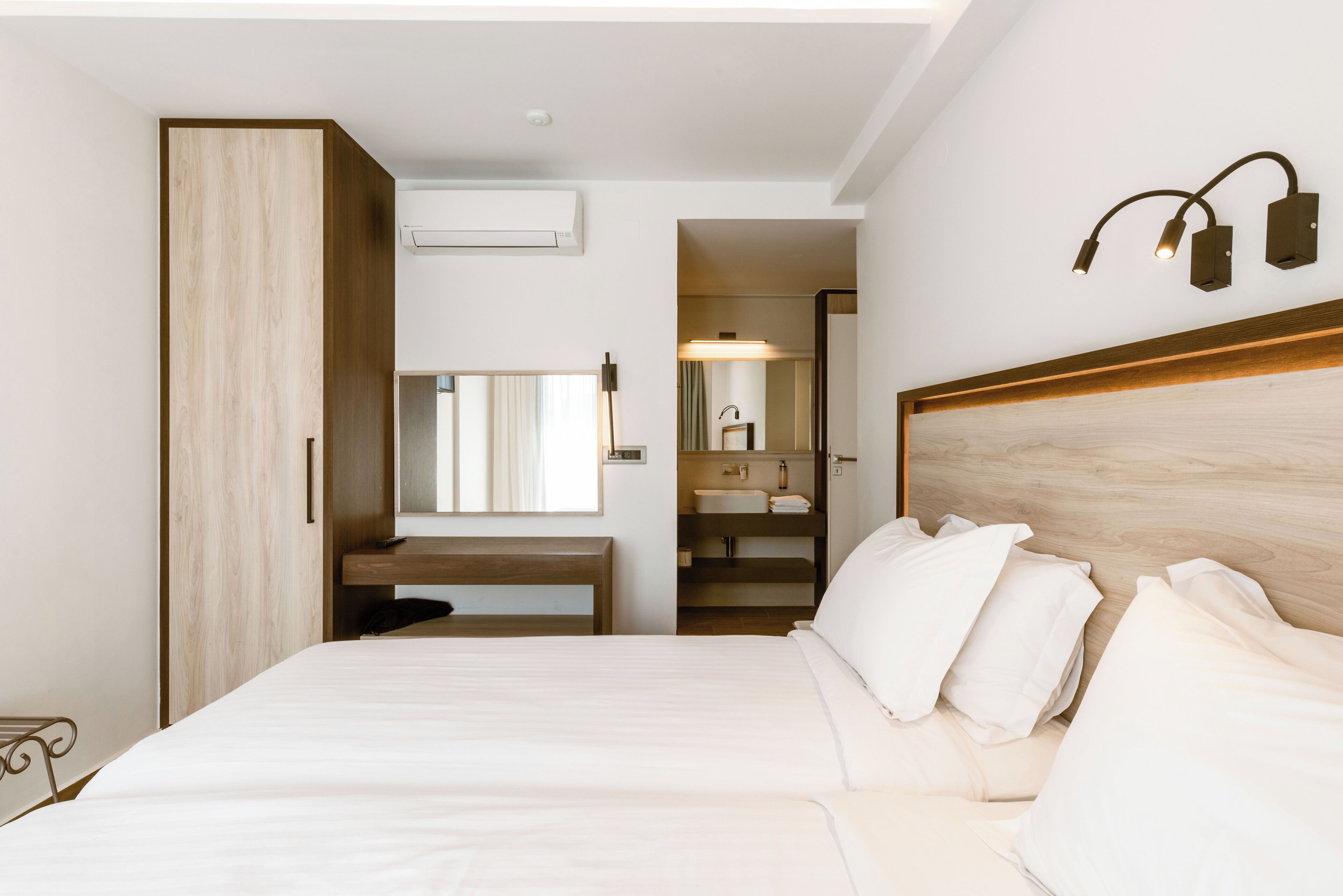 Executive Family Apartment with Jetted Tub | Pillowtop beds, in-room safe, blackout drapes, soundproofing