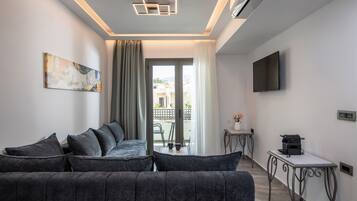 Deluxe One Bedroom Apartment with Jetted Tub | Wohnbereich