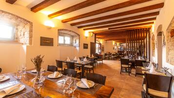 Free daily cooked-to-order breakfast