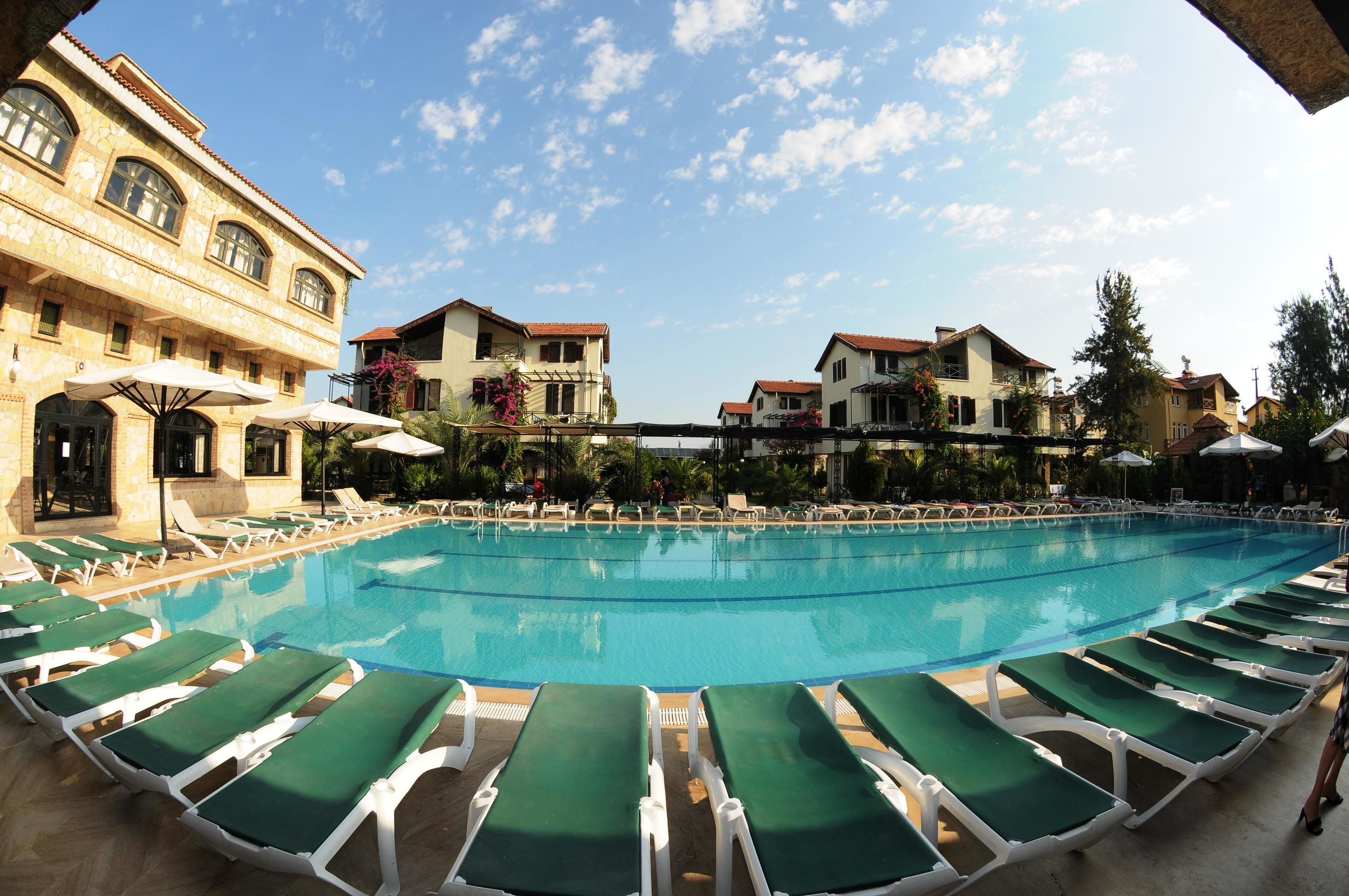 4 piscinas al aire libre, sombrillas, tumbonas