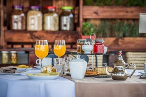 Family Triple Room, 2 Bedrooms, Private Bathroom, Courtyard Area | Food and drink - Hotel & spa Riad El Walaa (Marrakech)