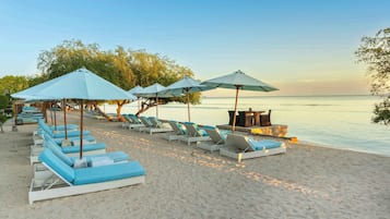 Playa privada, bar en la playa