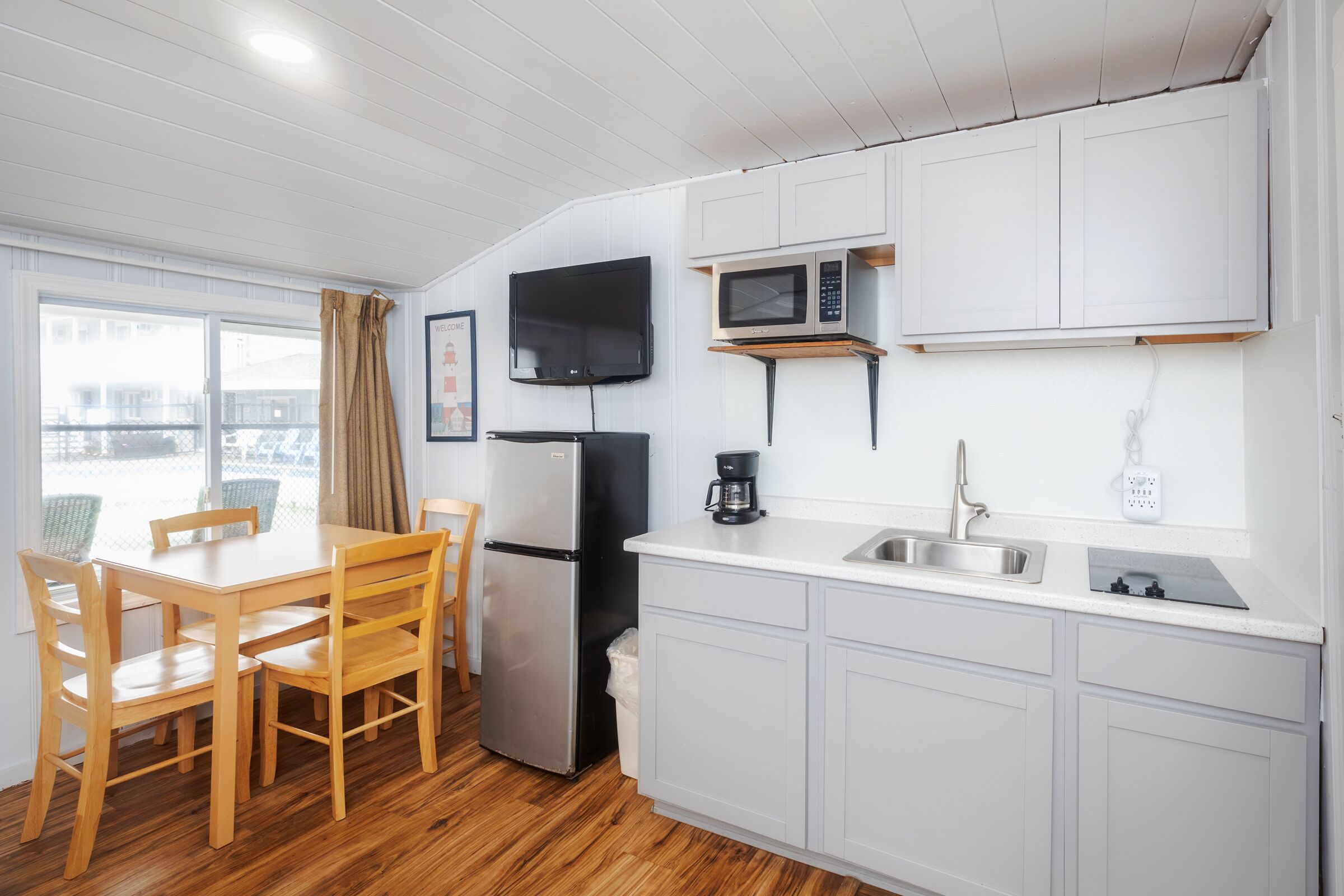 Standard Room, 2 Double Beds, Kitchenette | Free WiFi, bed sheets